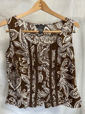 Van Heusen Women’s Sleeveless Floral Blouse – Brown & White – Size Medium